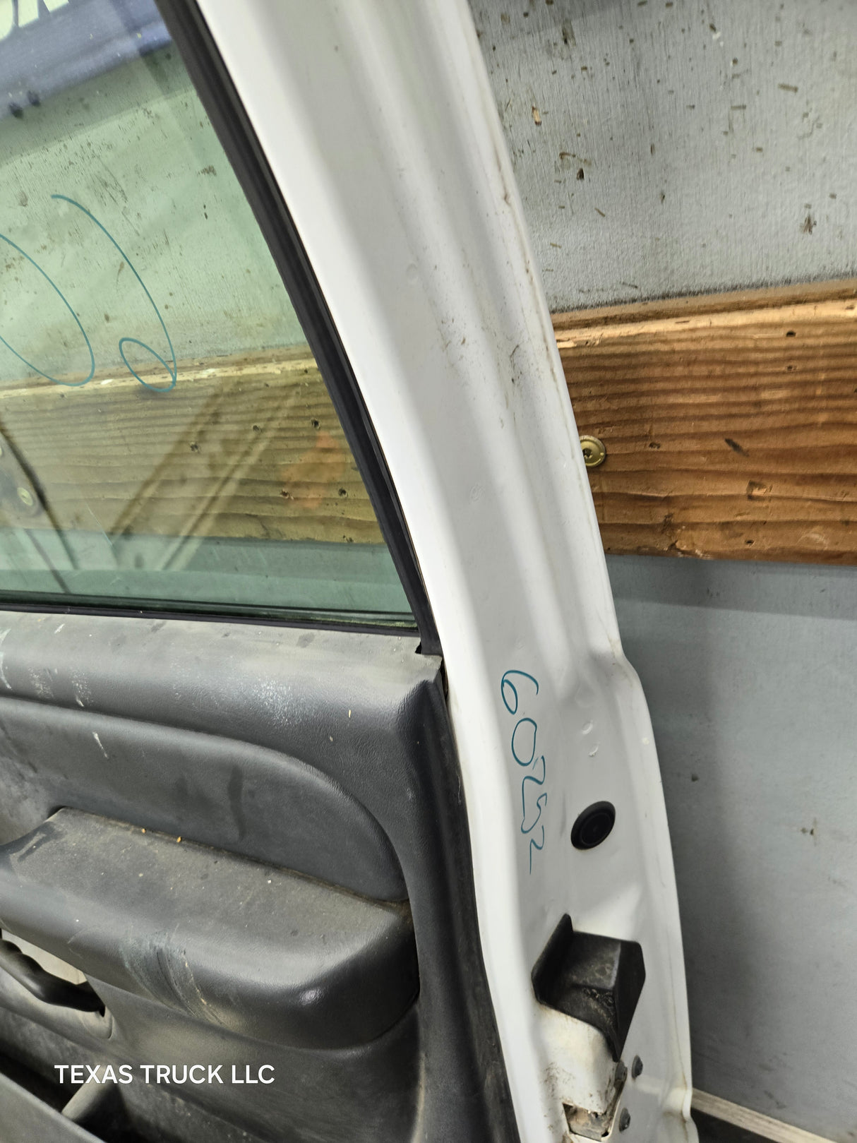 1999-2006 Chevrolet Silverado / GMC Sierra 1500 2500 3500 HD Front Passenger side Door RH
