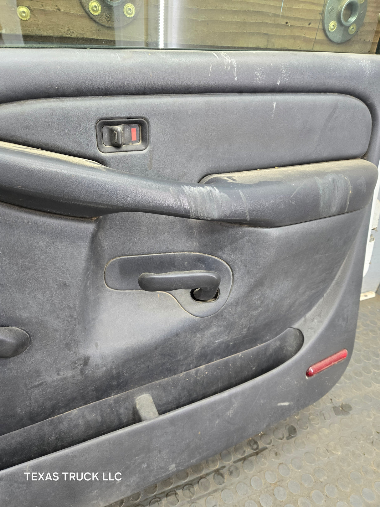 1999-2006 Chevrolet Silverado / GMC Sierra 1500 2500 3500 HD Front Passenger side Door RH