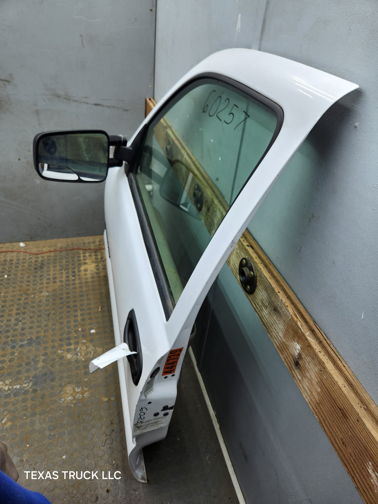 1999-2006 Chevrolet Silverado / GMC Sierra 1500 2500 3500 HD Front Driver Side Door LH