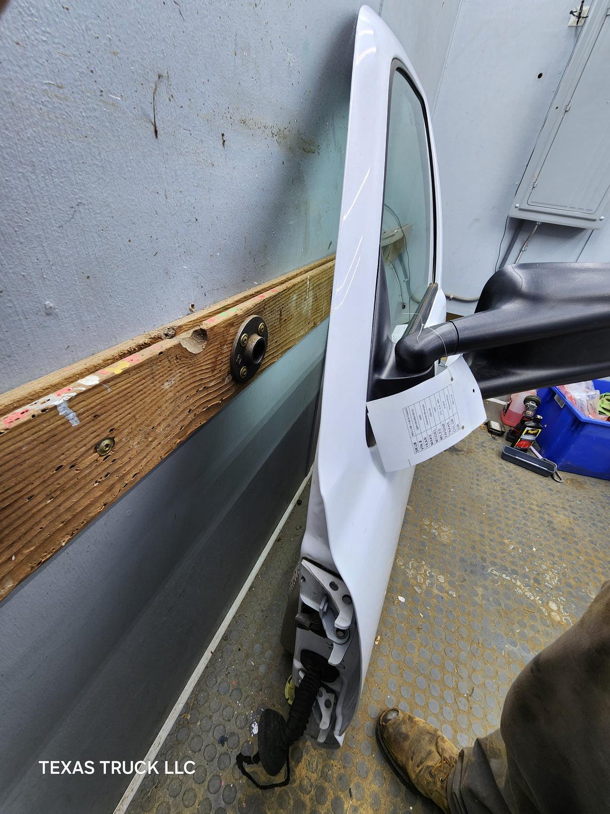 1999-2006 Chevrolet Silverado / GMC Sierra 1500 2500 3500 HD Front Driver Side Door LH