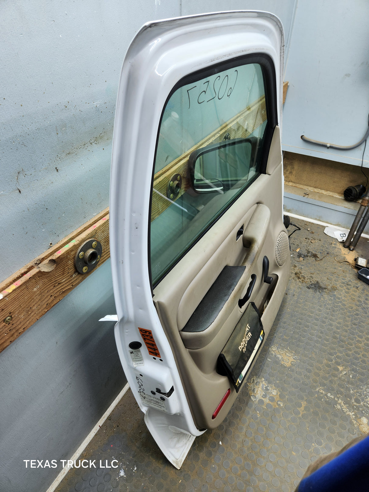 1999-2006 Chevrolet Silverado / GMC Sierra 1500 2500 3500 HD Front Driver Side Door LH