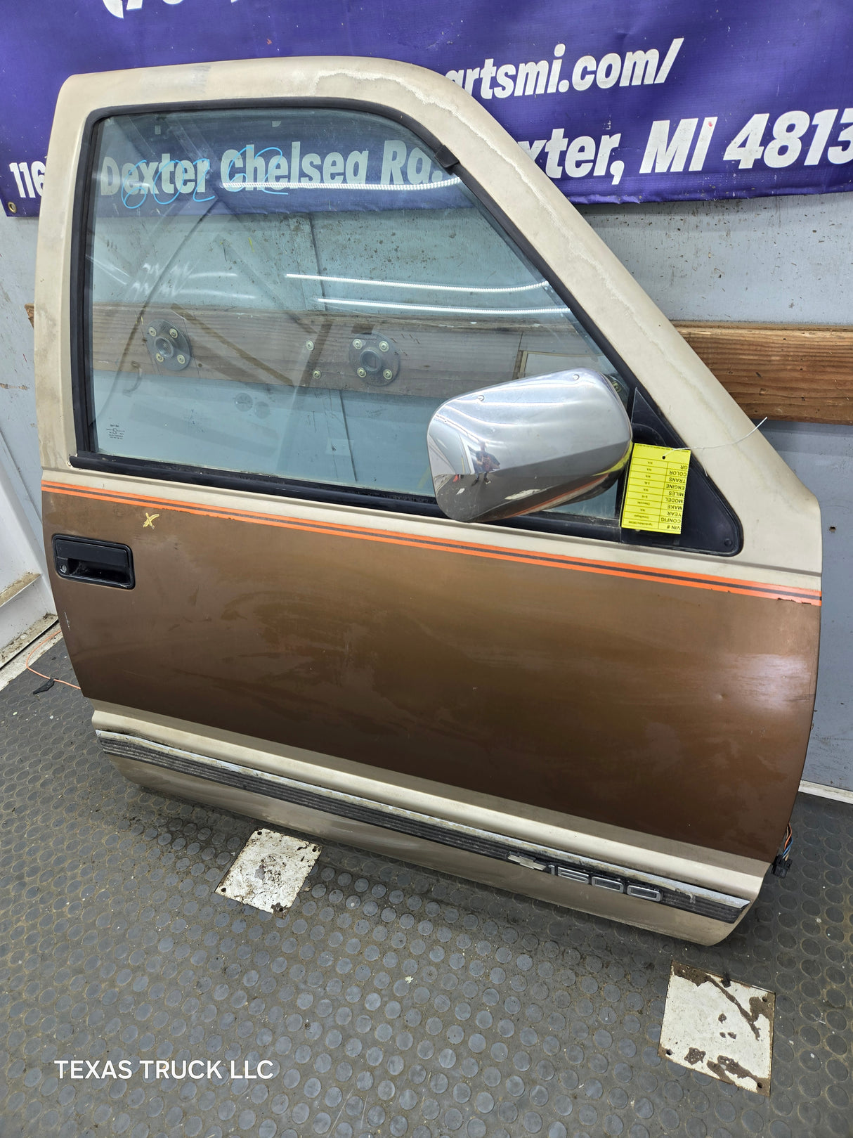1988-2000 Chevrolet Silverado Suburban GMC Sierra RH Front Passenger Door