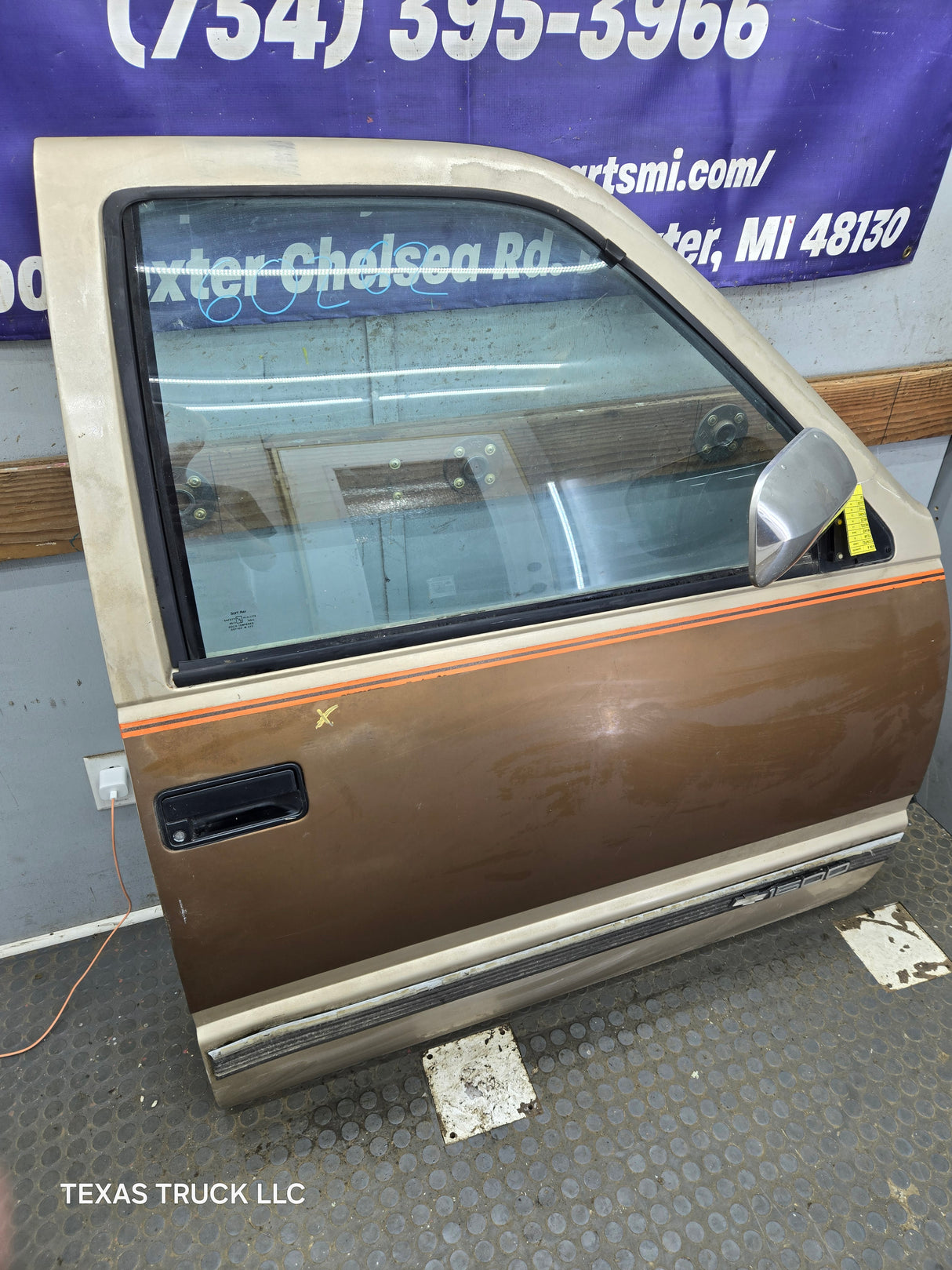 1988-2000 Chevrolet Silverado Suburban GMC Sierra RH Front Passenger Door