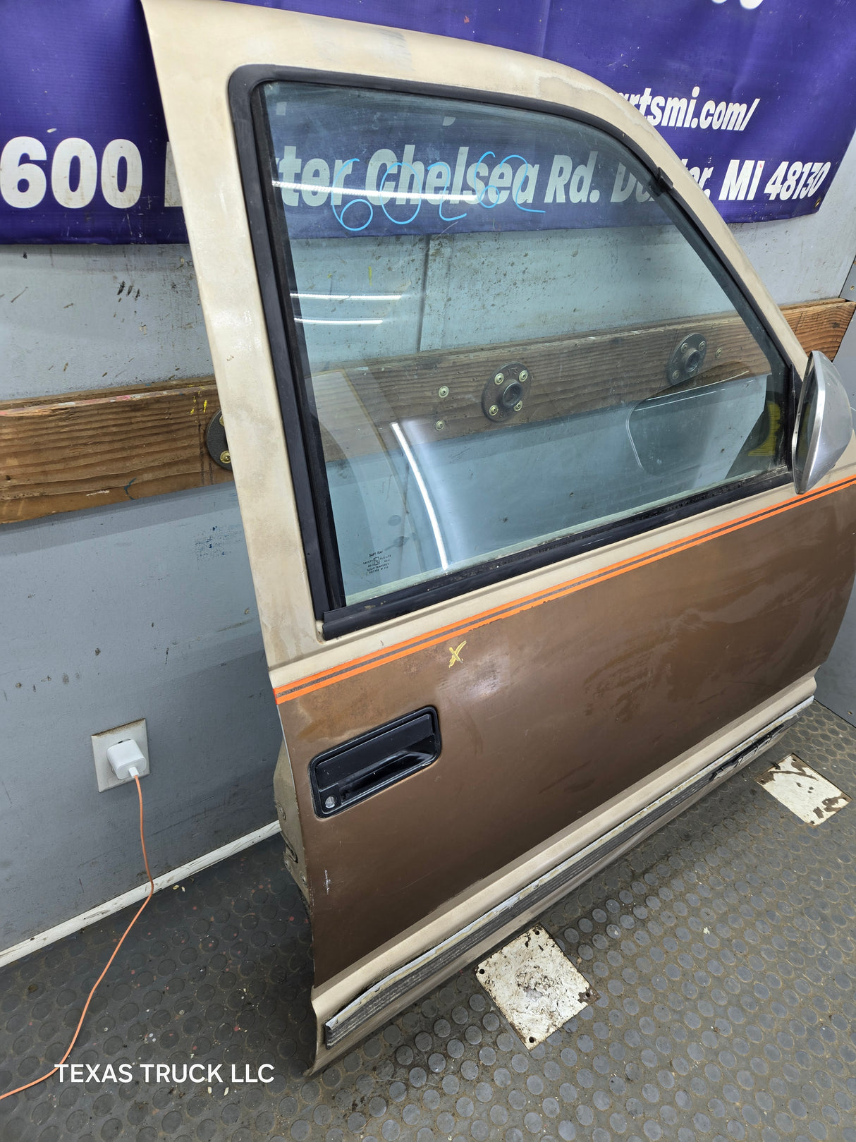 1988-2000 Chevrolet Silverado Suburban GMC Sierra RH Front Passenger Door