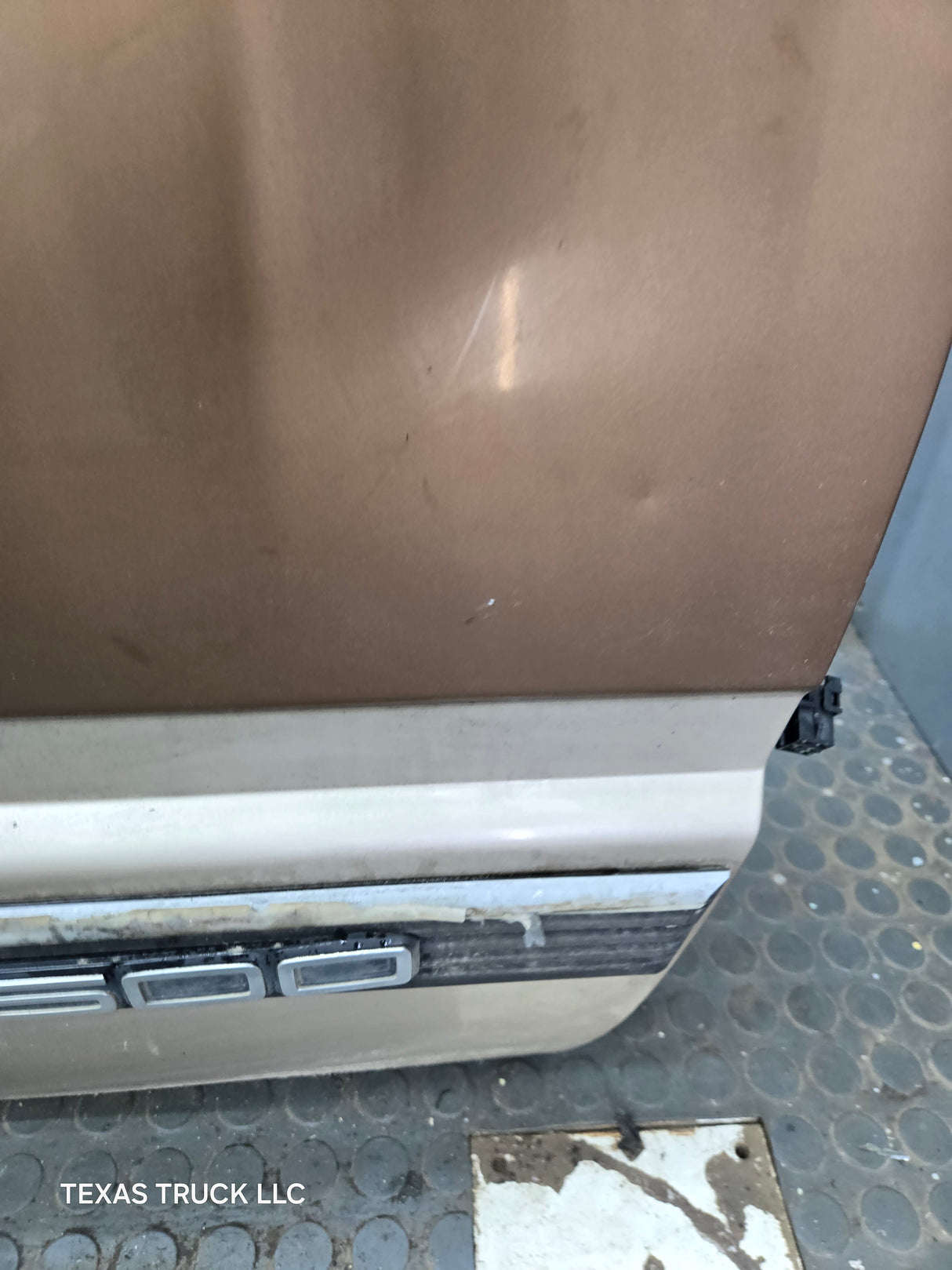 1988-2000 Chevrolet Silverado Suburban GMC Sierra RH Front Passenger Door
