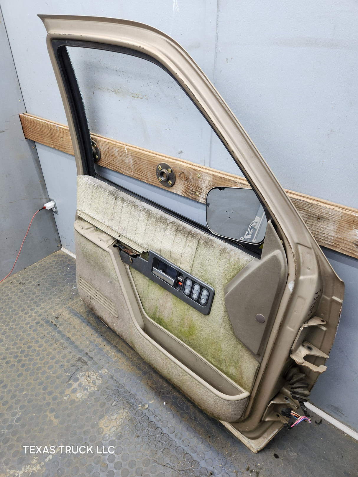 1988-2000 Chevrolet Silverado Suburban GMC Sierra LH Front Driver Side Door