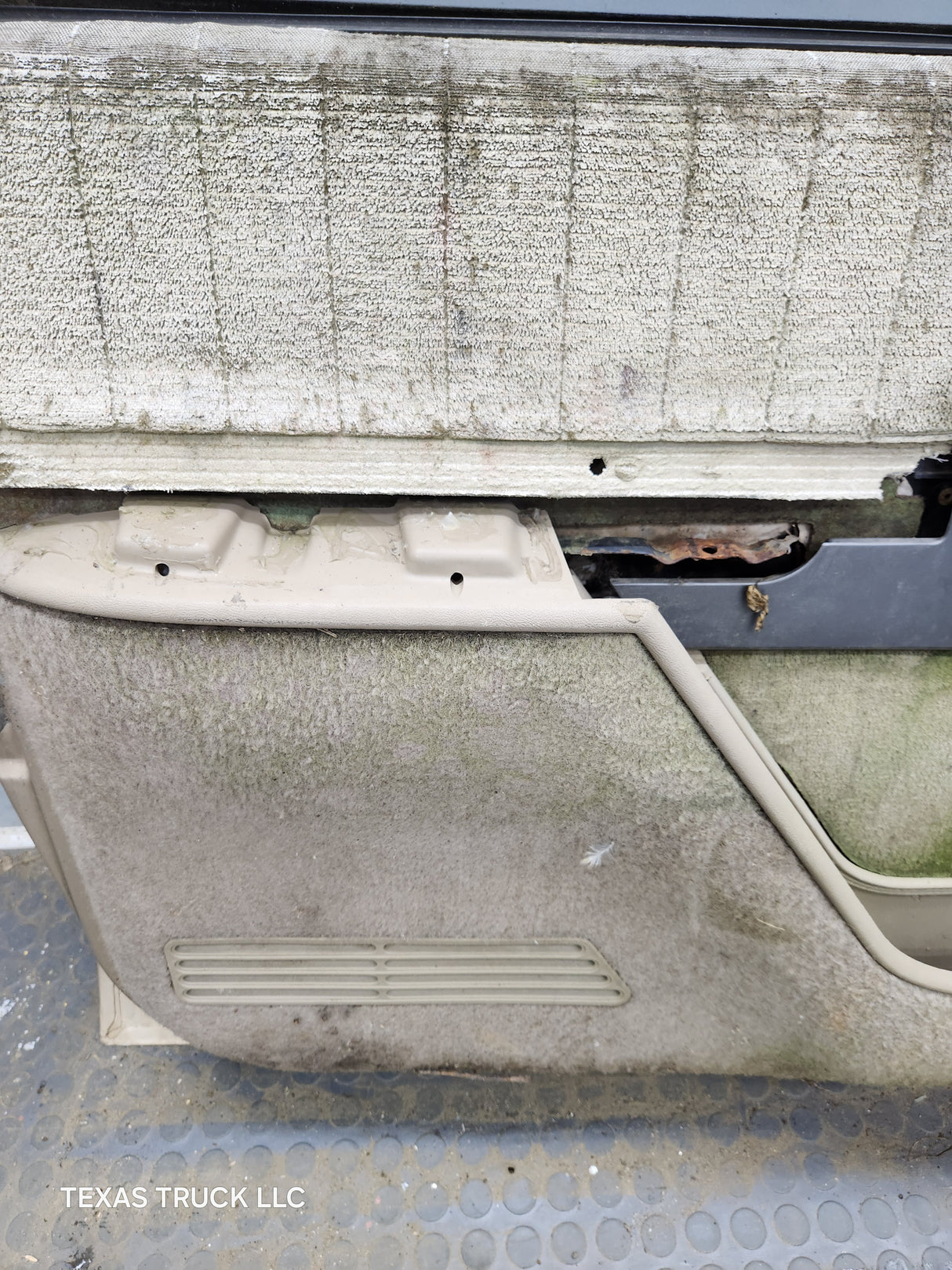 1988-2000 Chevrolet Silverado Suburban GMC Sierra LH Front Driver Side Door