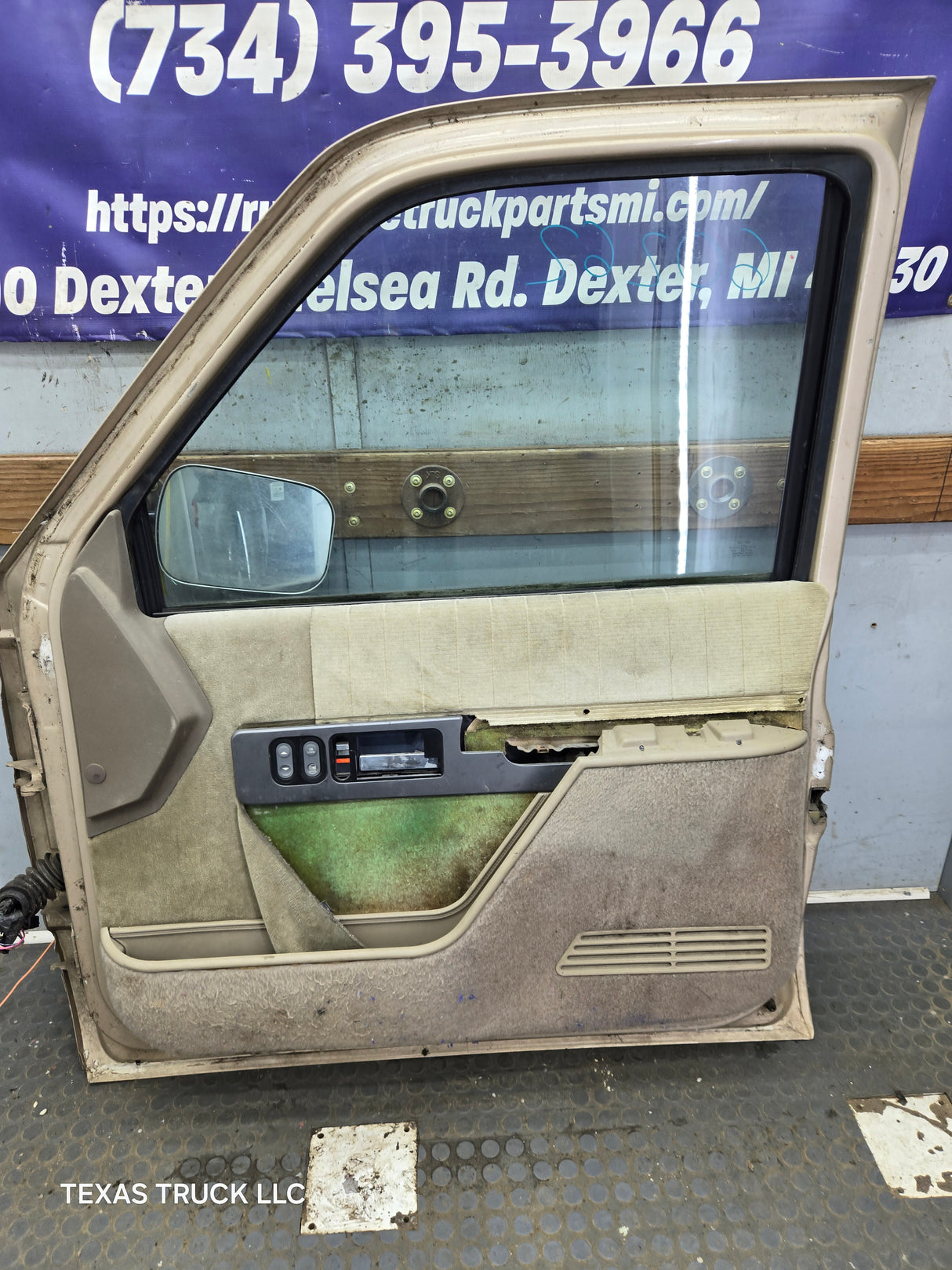 1988-2000 Chevrolet Silverado Suburban GMC Sierra RH Front Passenger Door