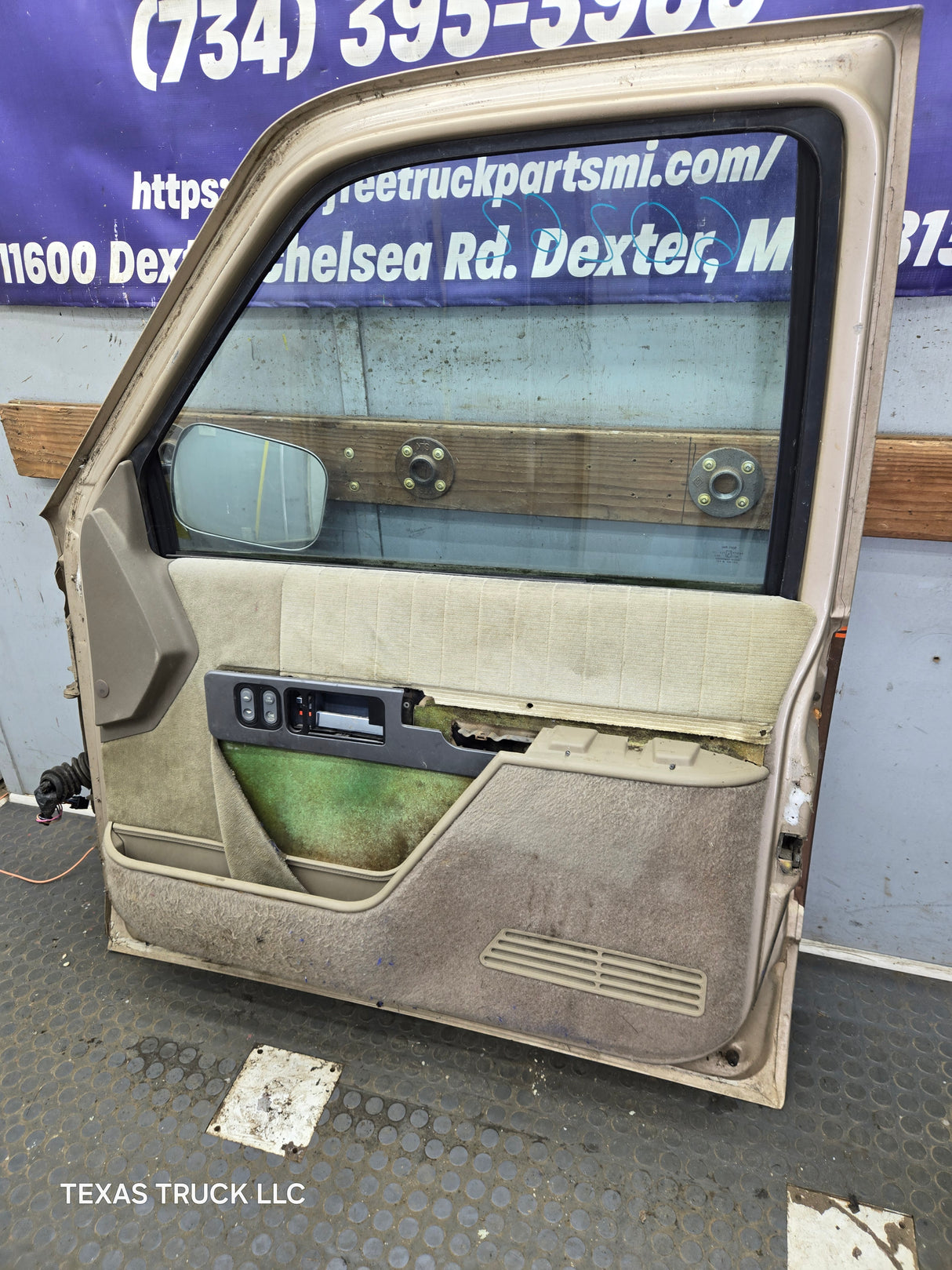 1988-2000 Chevrolet Silverado Suburban GMC Sierra RH Front Passenger Door