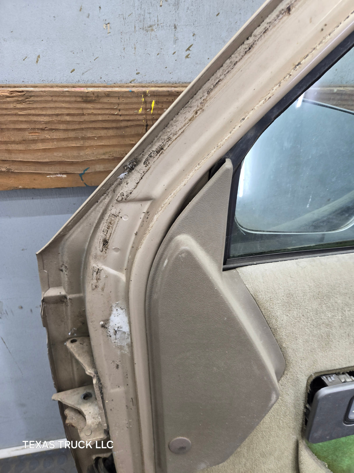 1988-2000 Chevrolet Silverado Suburban GMC Sierra RH Front Passenger Door