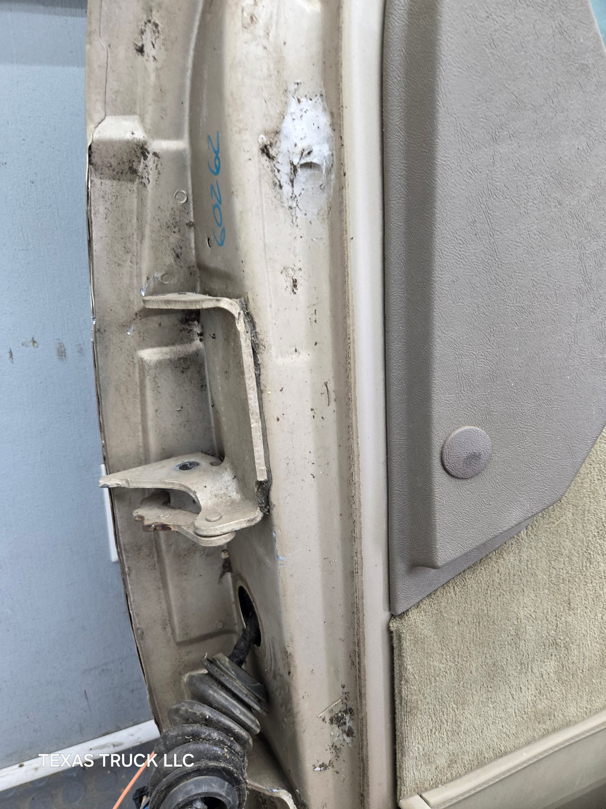 1988-2000 Chevrolet Silverado Suburban GMC Sierra RH Front Passenger Door