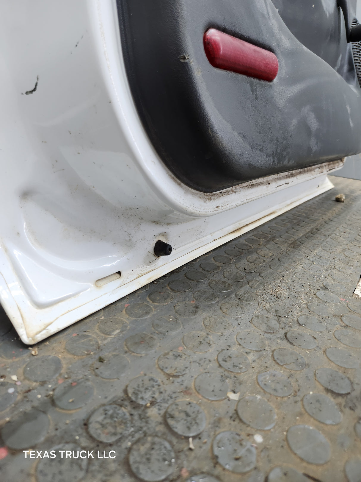 1999-2006 Chevrolet Silverado / GMC Sierra 1500 2500 3500 HD LH Front Driver Side Door