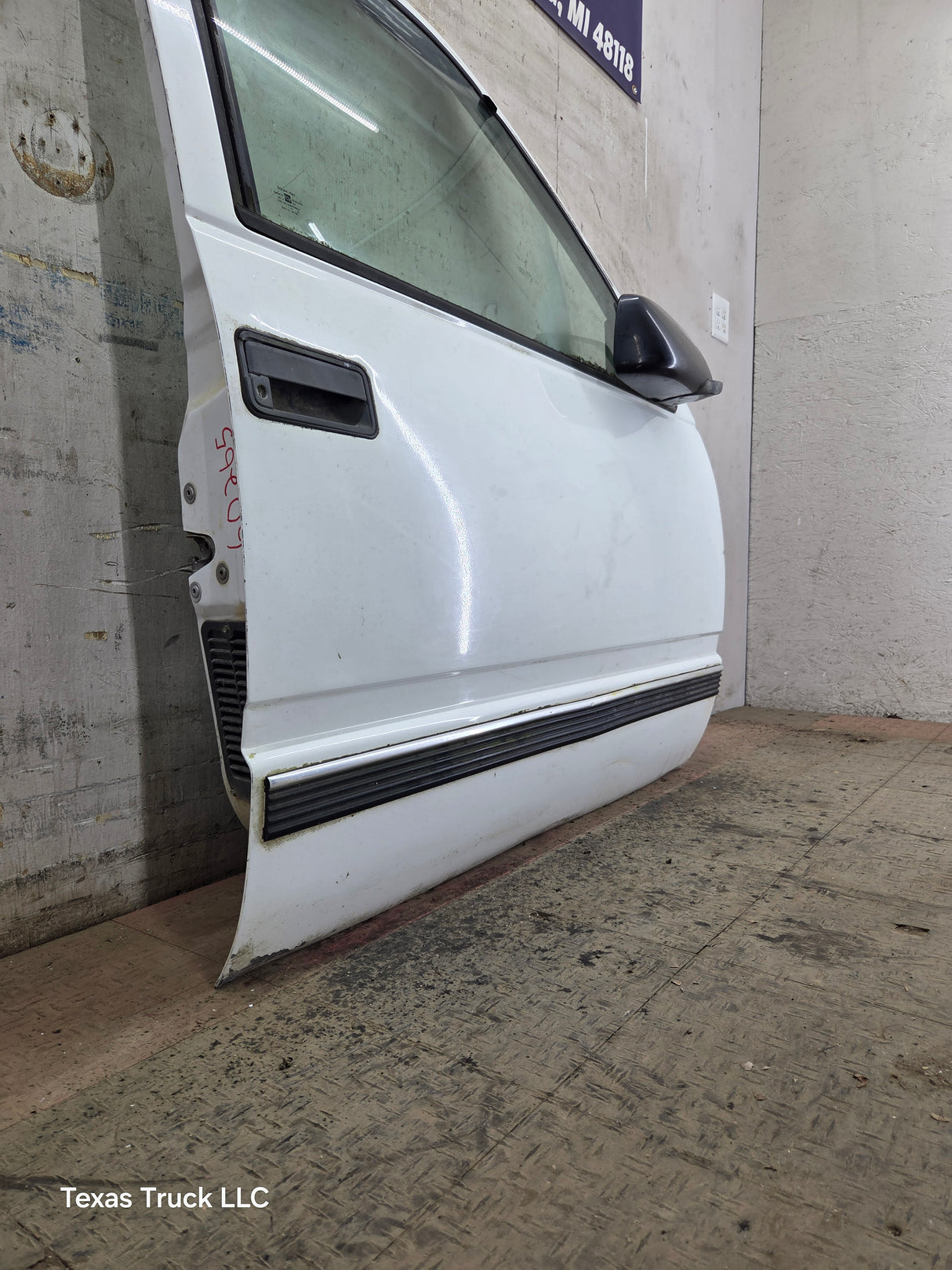 1988-2000 Chevrolet Silverado Suburban GMC Sierra RH Front Passenger Door