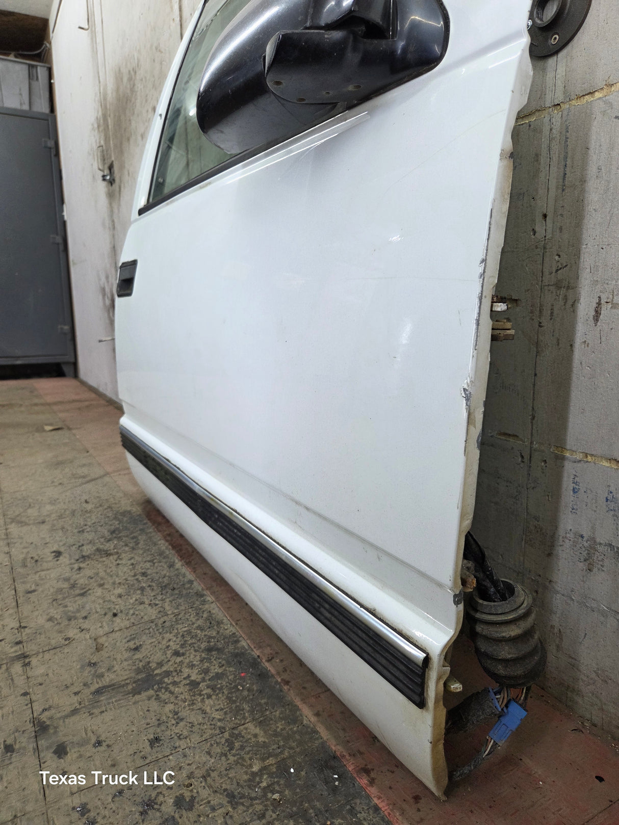 1988-2000 Chevrolet Silverado Suburban GMC Sierra RH Front Passenger Door