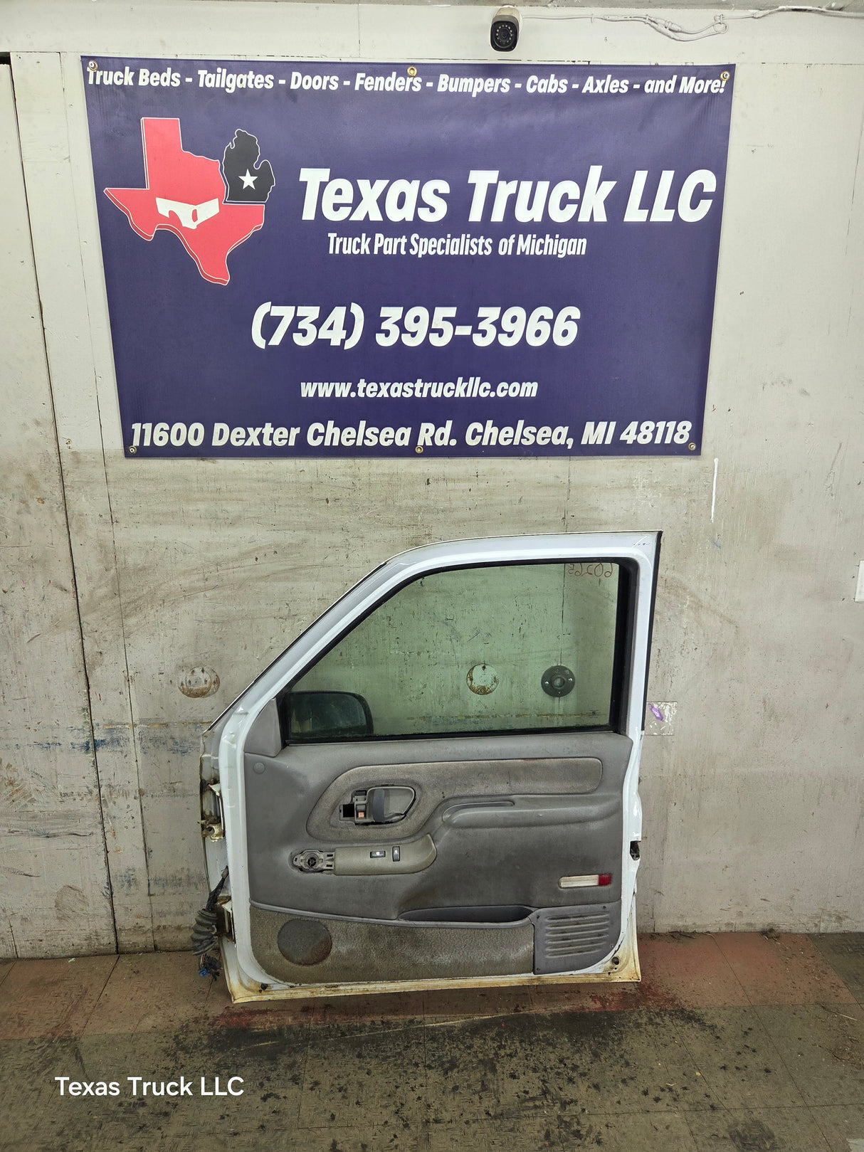 1988-2000 Chevrolet Silverado Suburban GMC Sierra RH Front Passenger Door