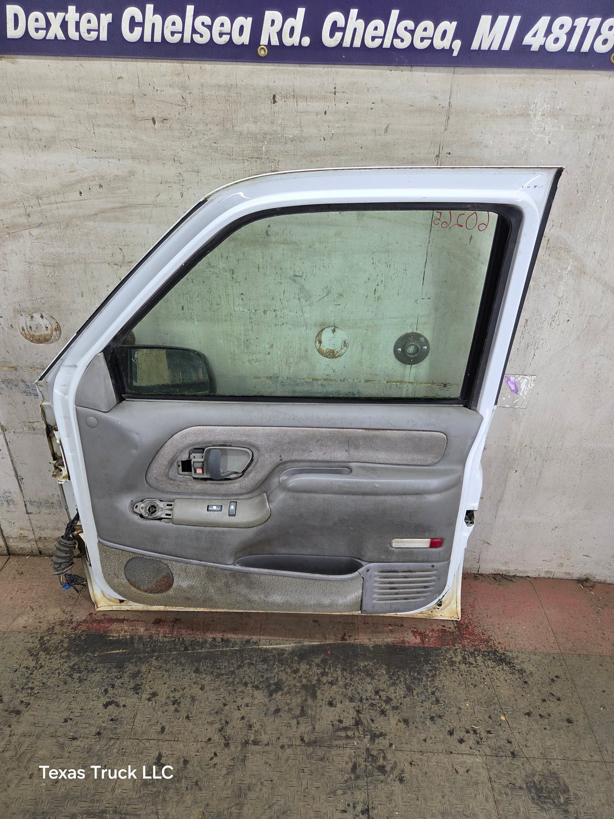 1988-2000 Chevrolet Silverado Suburban GMC Sierra RH Front Passenger Door