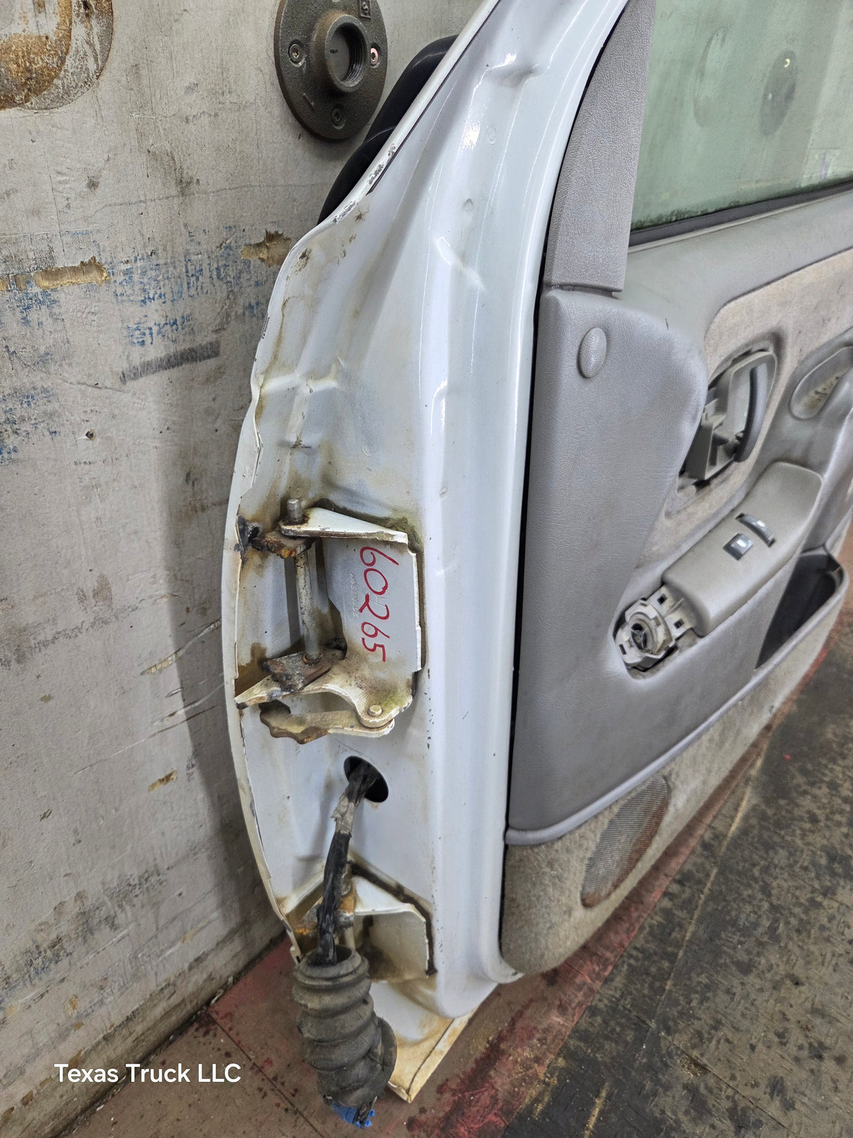 1988-2000 Chevrolet Silverado Suburban GMC Sierra RH Front Passenger Door