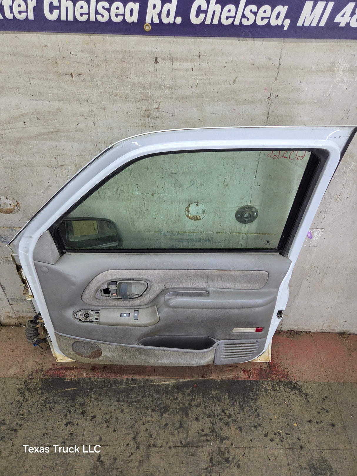 1988-2000 Chevrolet Silverado Suburban GMC Sierra RH Front Passenger Door
