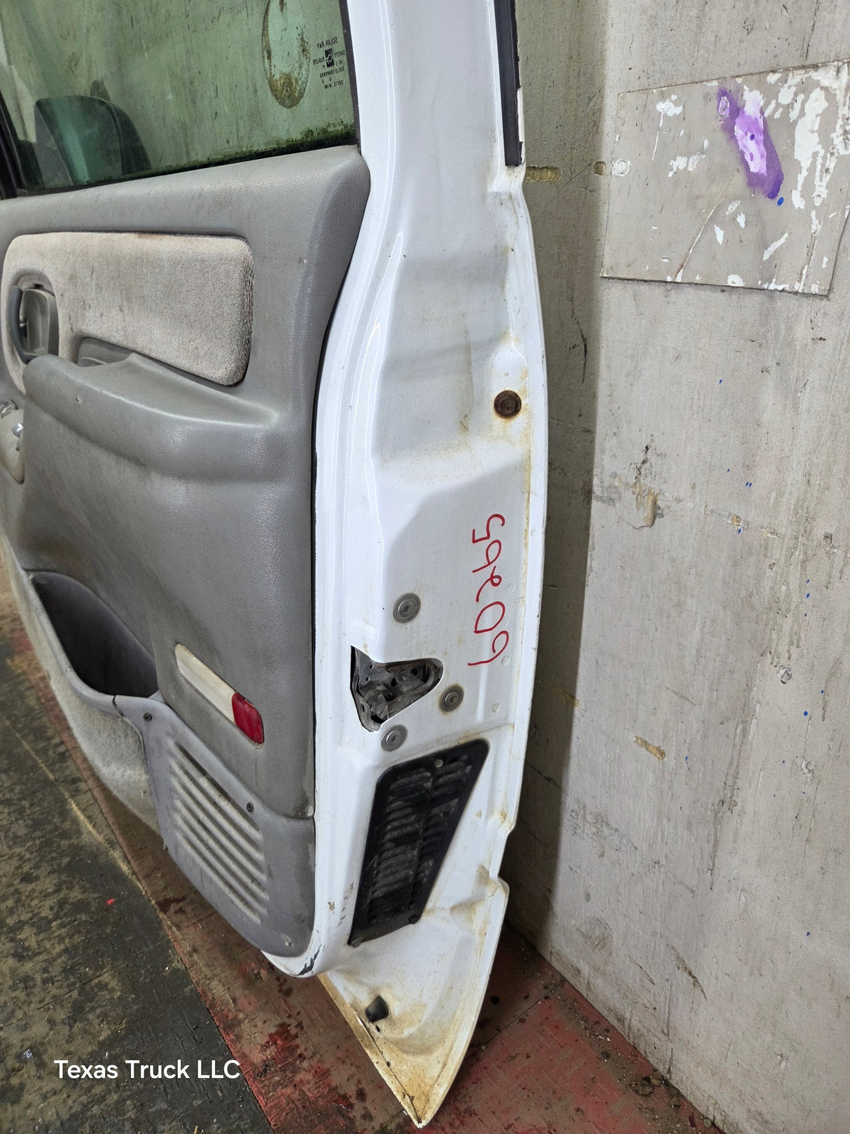 1988-2000 Chevrolet Silverado Suburban GMC Sierra RH Front Passenger Door