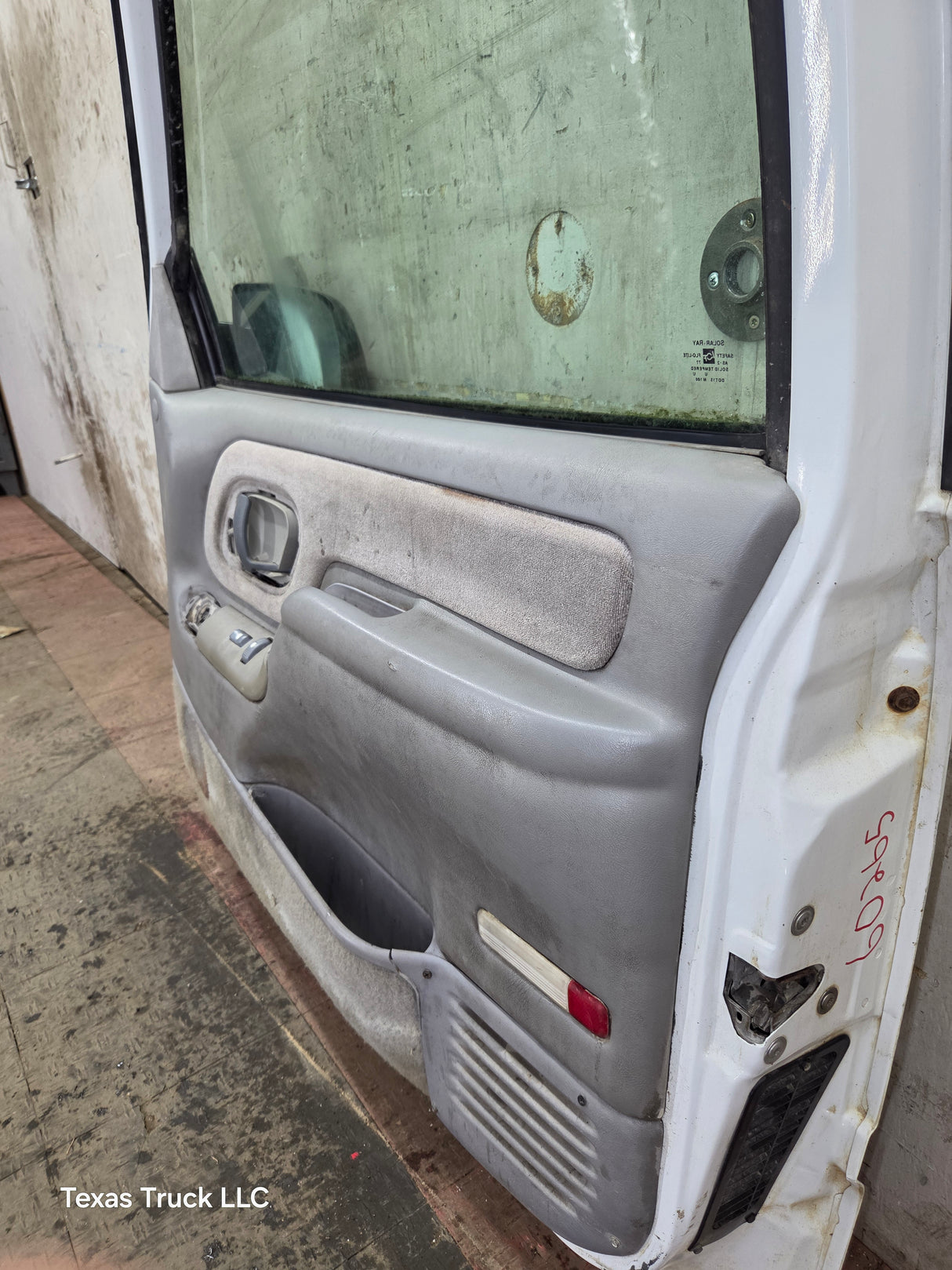 1988-2000 Chevrolet Silverado Suburban GMC Sierra RH Front Passenger Door