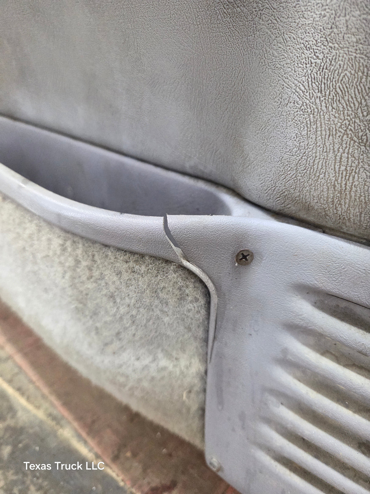 1988-2000 Chevrolet Silverado Suburban GMC Sierra RH Front Passenger Door
