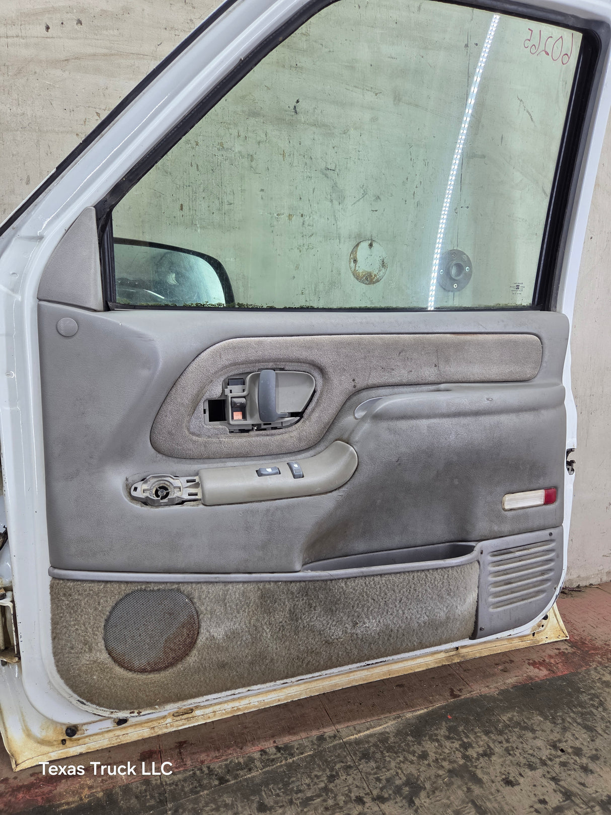 1988-2000 Chevrolet Silverado Suburban GMC Sierra RH Front Passenger Door