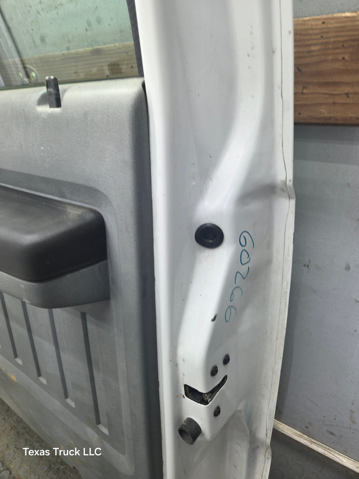 1999-2011 Ford Super Duty / Excursion Front Passenger RH Door F250 F350 F450 F550- Oxford White