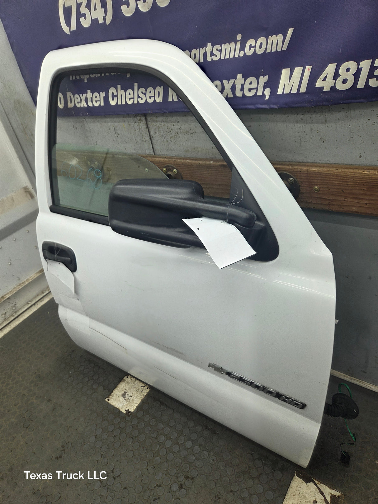 1999-2006 Chevrolet Silverado / GMC Sierra 1500 2500 3500 HD Front Passenger side Door RH