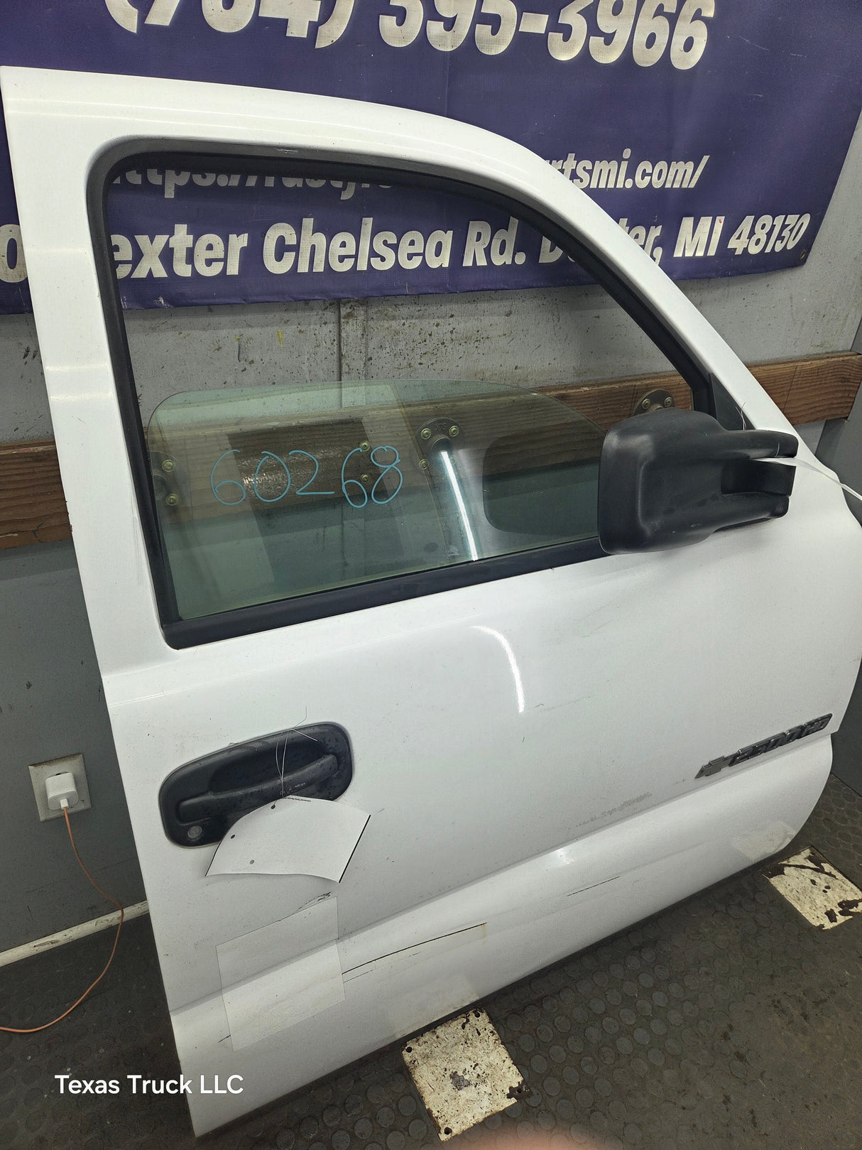 1999-2006 Chevrolet Silverado / GMC Sierra 1500 2500 3500 HD Front Passenger side Door RH