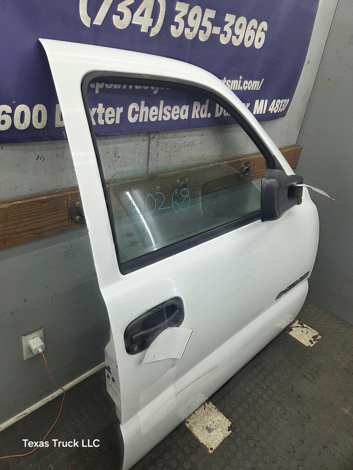 1999-2006 Chevrolet Silverado / GMC Sierra 1500 2500 3500 HD Front Passenger side Door RH