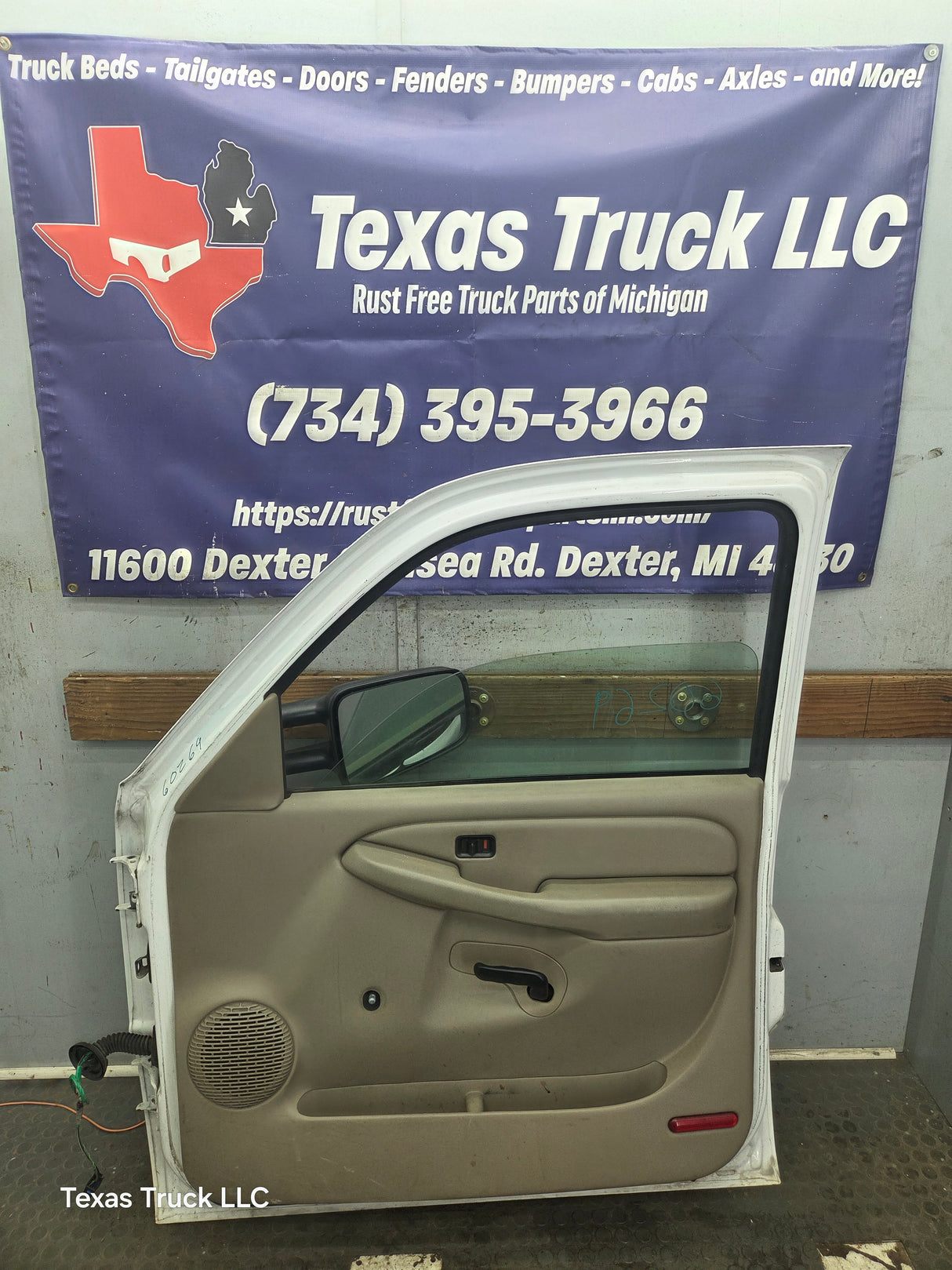 1999-2006 Chevrolet Silverado / GMC Sierra 1500 2500 3500 HD Front Passenger side Door RH