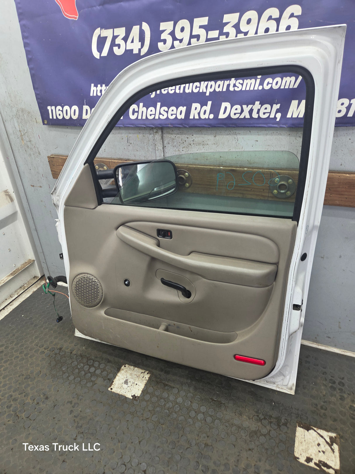 1999-2006 Chevrolet Silverado / GMC Sierra 1500 2500 3500 HD Front Passenger side Door RH