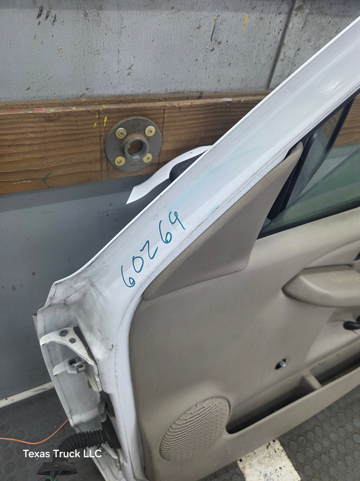 1999-2006 Chevrolet Silverado / GMC Sierra 1500 2500 3500 HD Front Passenger side Door RH