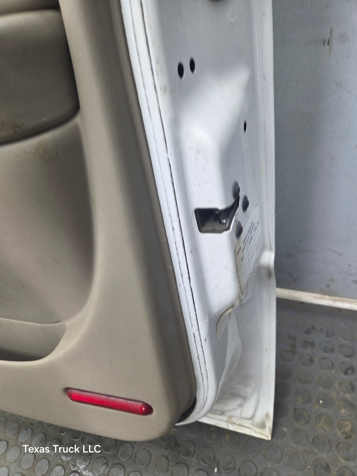 1999-2006 Chevrolet Silverado / GMC Sierra 1500 2500 3500 HD Front Passenger side Door RH