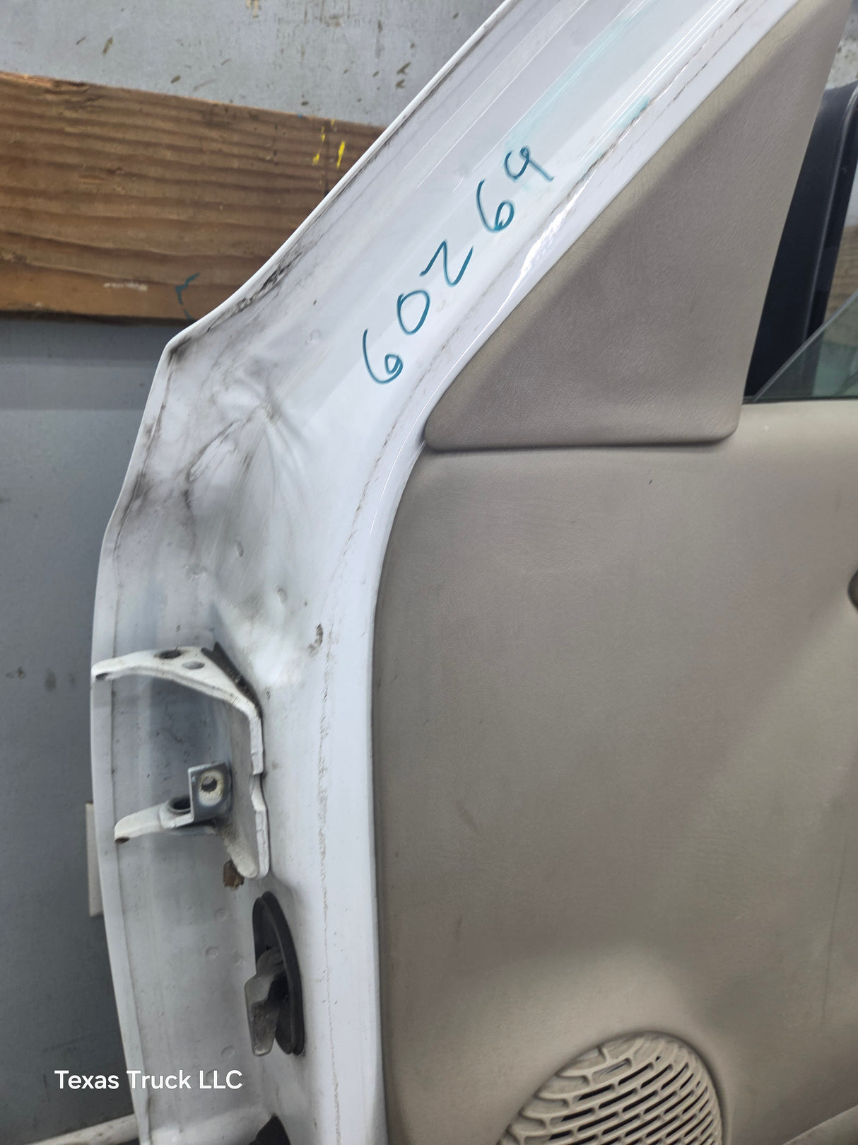 1999-2006 Chevrolet Silverado / GMC Sierra 1500 2500 3500 HD Front Passenger side Door RH