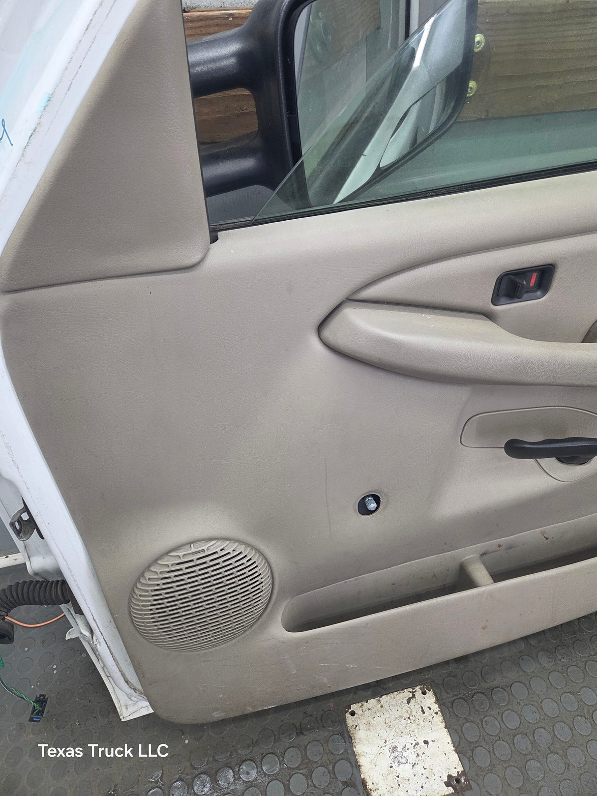 1999-2006 Chevrolet Silverado / GMC Sierra 1500 2500 3500 HD Front Passenger side Door RH
