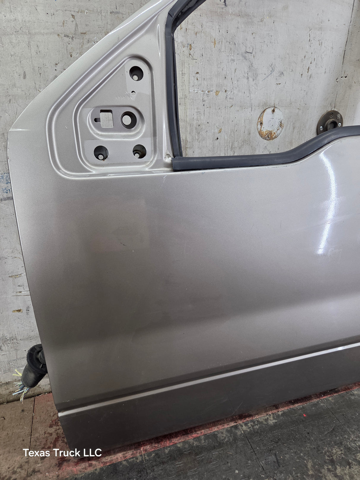 2004-2008 Ford F150 Crew Cab Driver Side Front Door LH