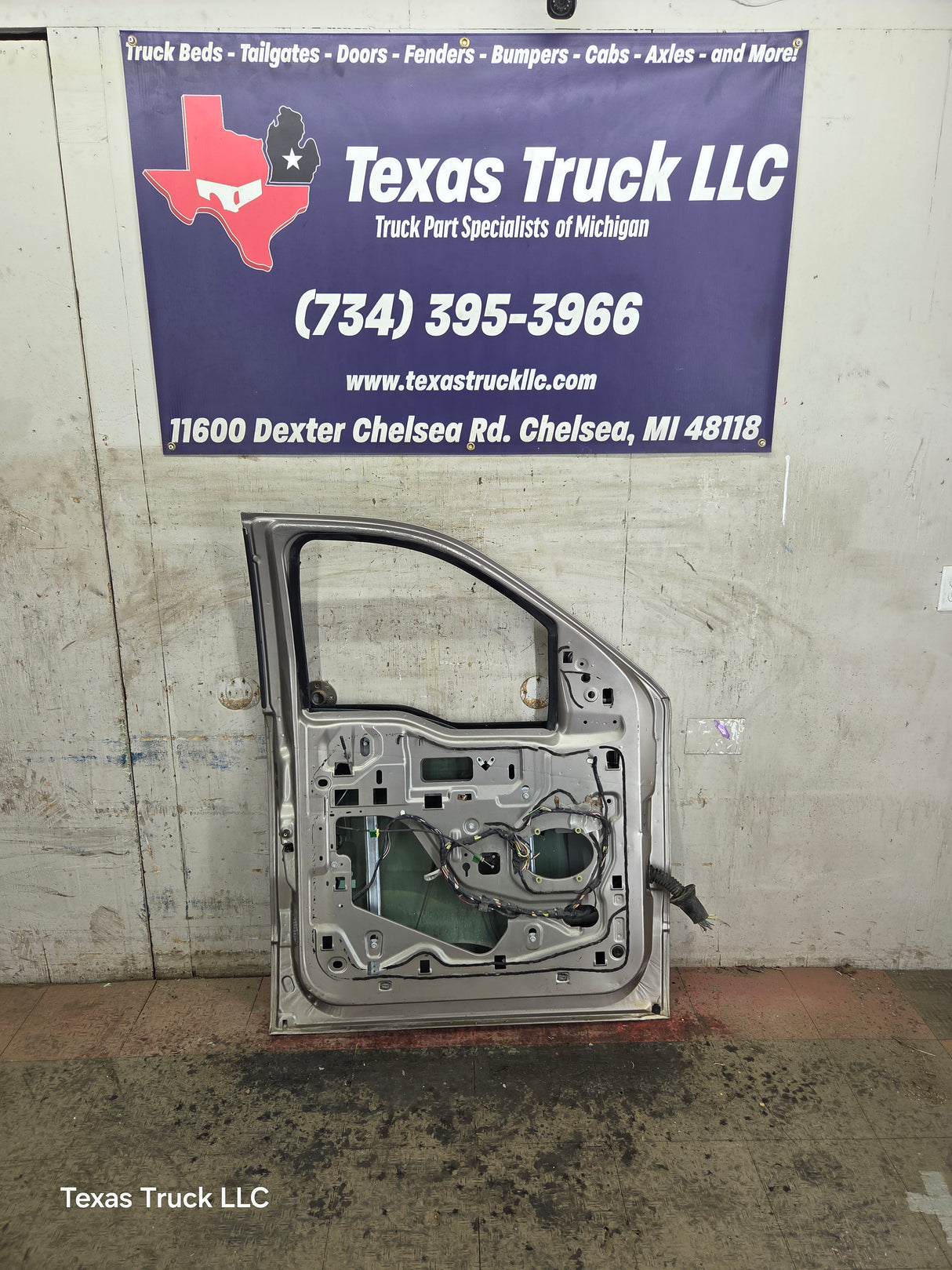 2004-2008 Ford F150 Crew Cab Driver Side Front Door LH