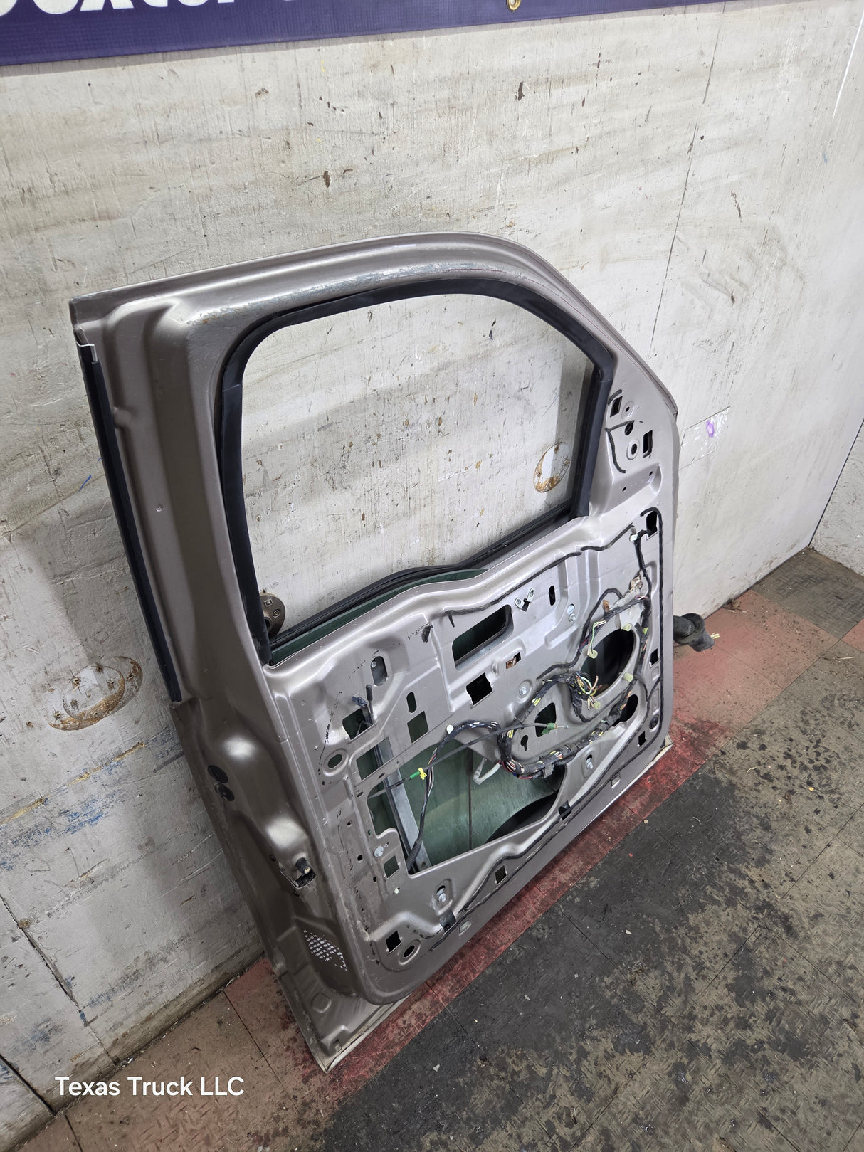 2004-2008 Ford F150 Crew Cab Driver Side Front Door LH