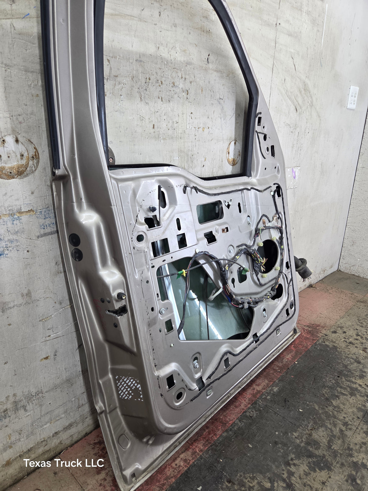2004-2008 Ford F150 Crew Cab Driver Side Front Door LH