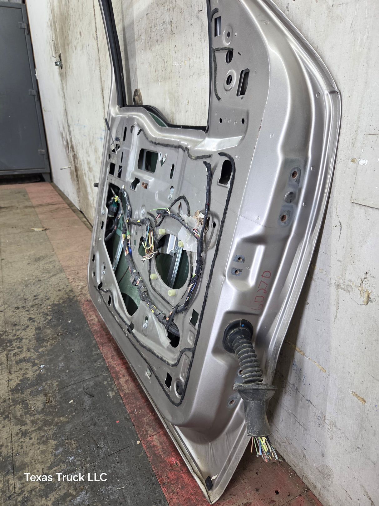 2004-2008 Ford F150 Crew Cab Driver Side Front Door LH