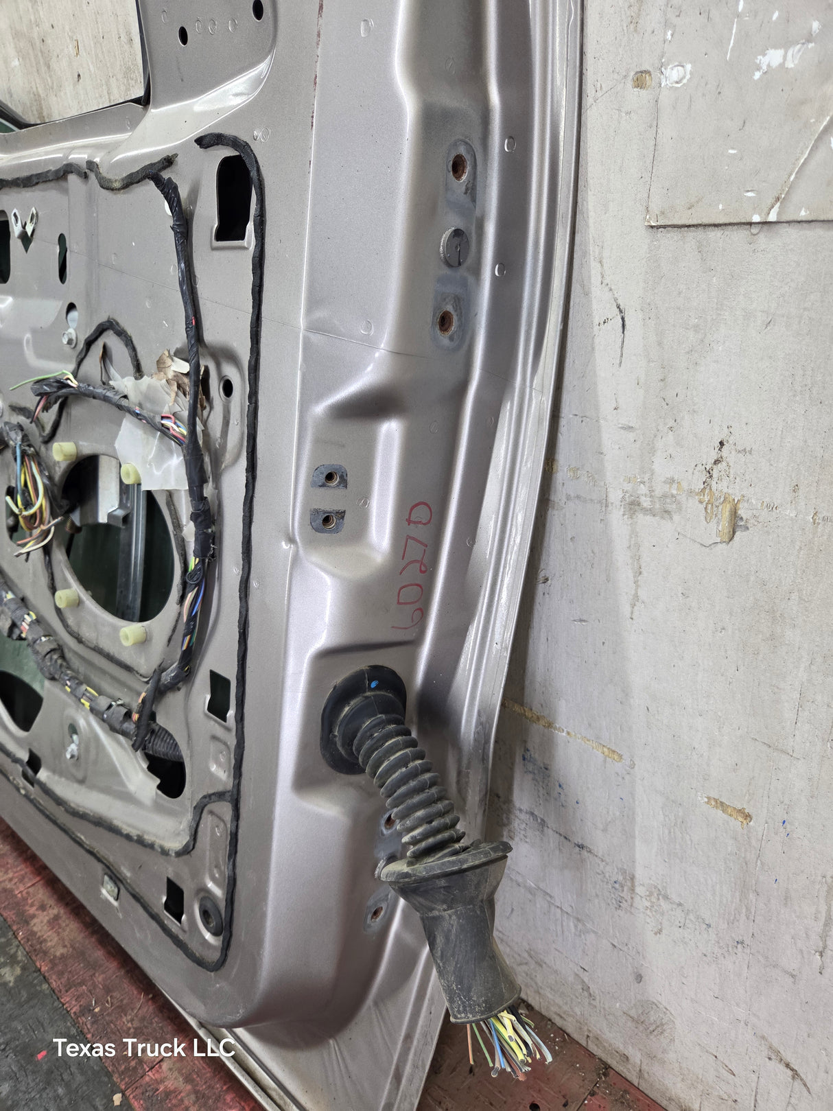 2004-2008 Ford F150 Crew Cab Driver Side Front Door LH
