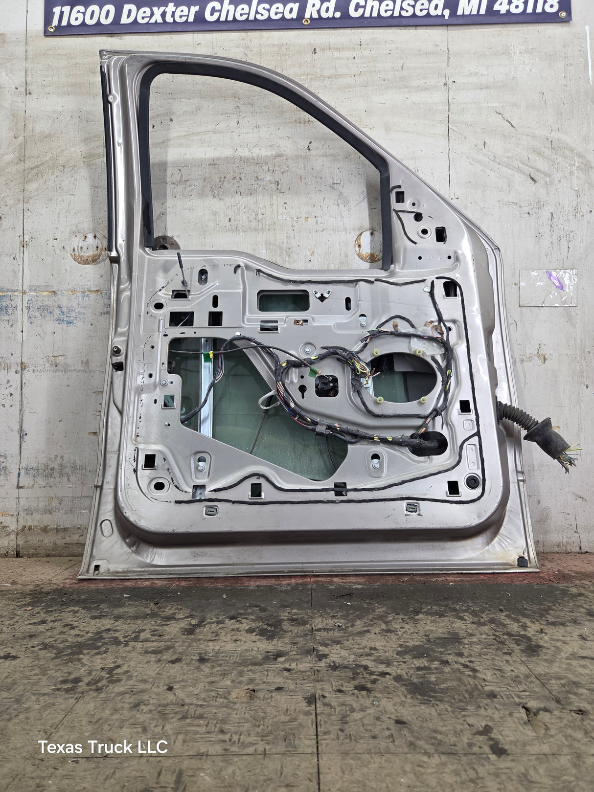 2004-2008 Ford F150 Crew Cab Driver Side Front Door LH