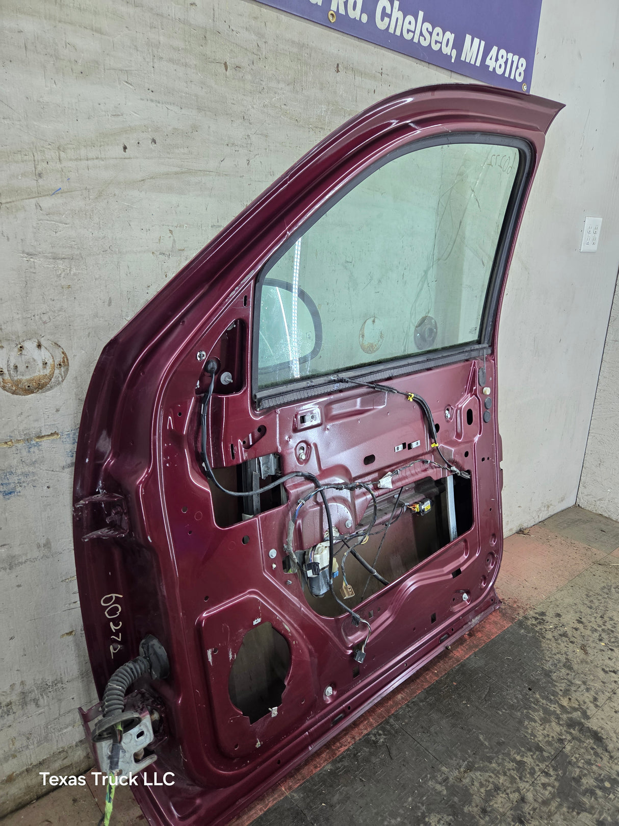 2007-2013 Chevrolet Silverado / GMC Sierra 1500 2500 3500 HD RH Front Passenger Side Door