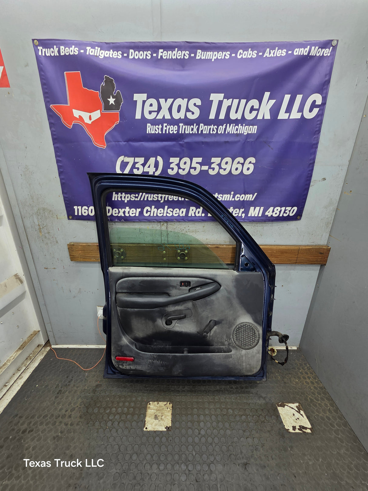 1999-2006 Chevrolet Silverado / GMC Sierra 1500 2500 3500 HD Front Driver Side Door LH