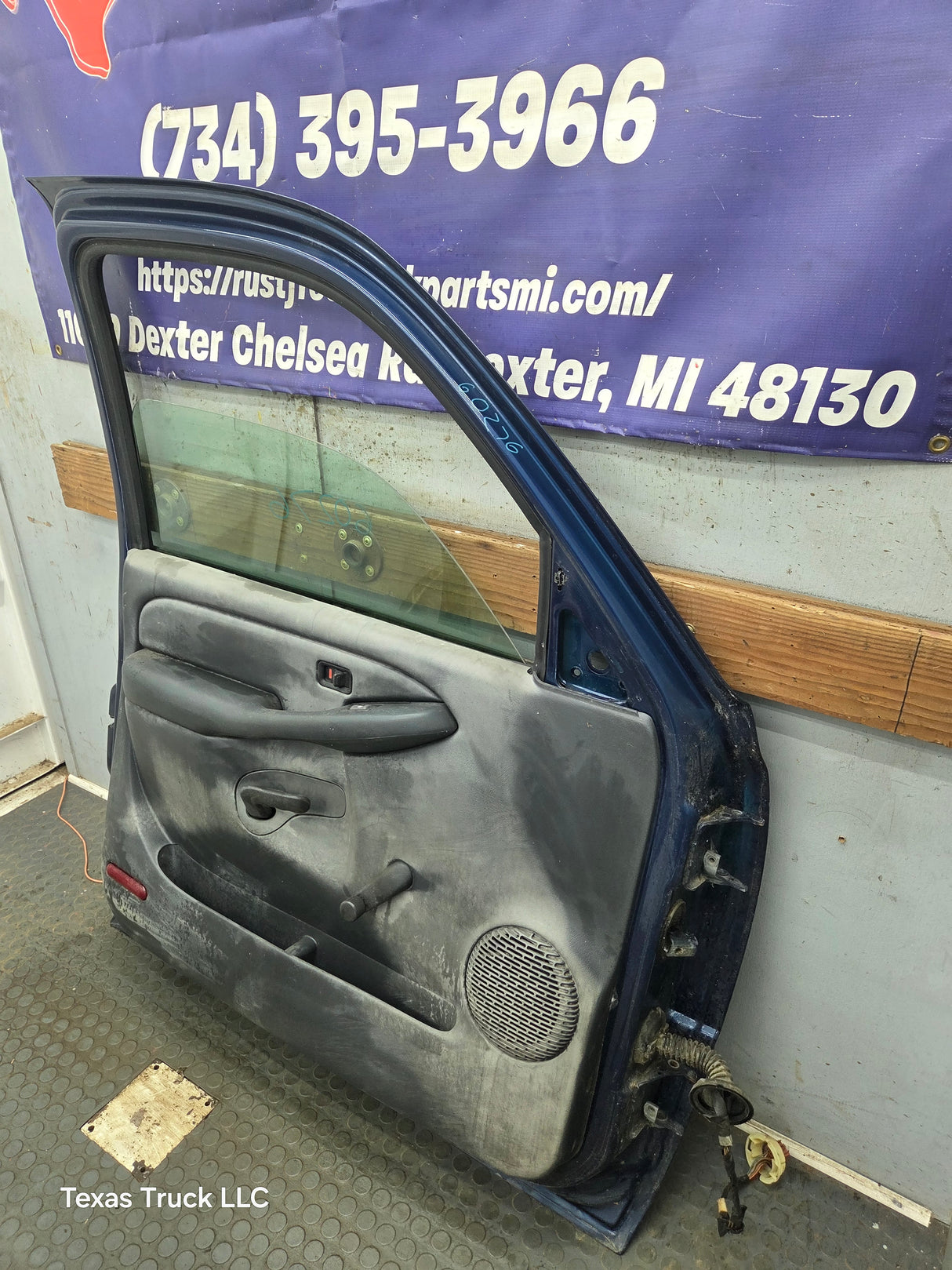 1999-2006 Chevrolet Silverado / GMC Sierra 1500 2500 3500 HD Front Driver Side Door LH