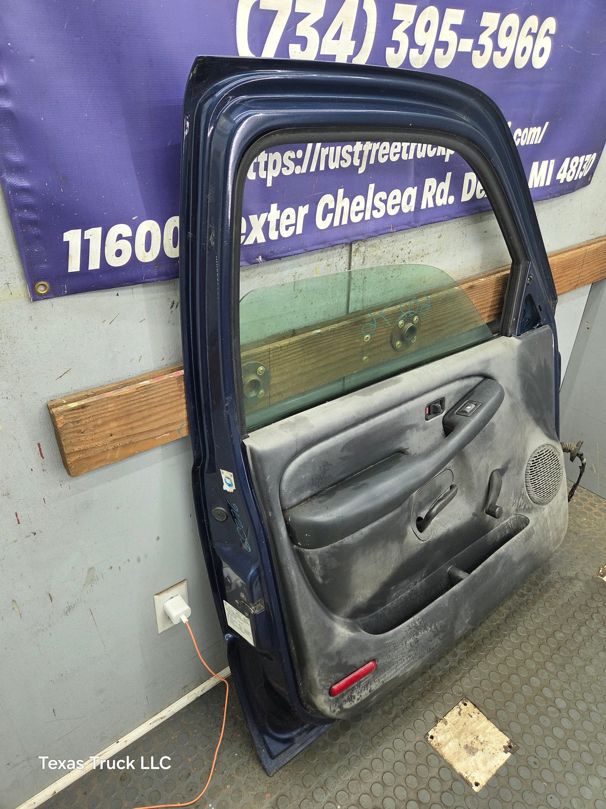 1999-2006 Chevrolet Silverado / GMC Sierra 1500 2500 3500 HD Front Driver Side Door LH