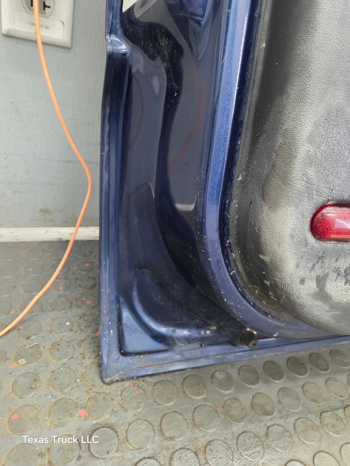 1999-2006 Chevrolet Silverado / GMC Sierra 1500 2500 3500 HD Front Driver Side Door LH