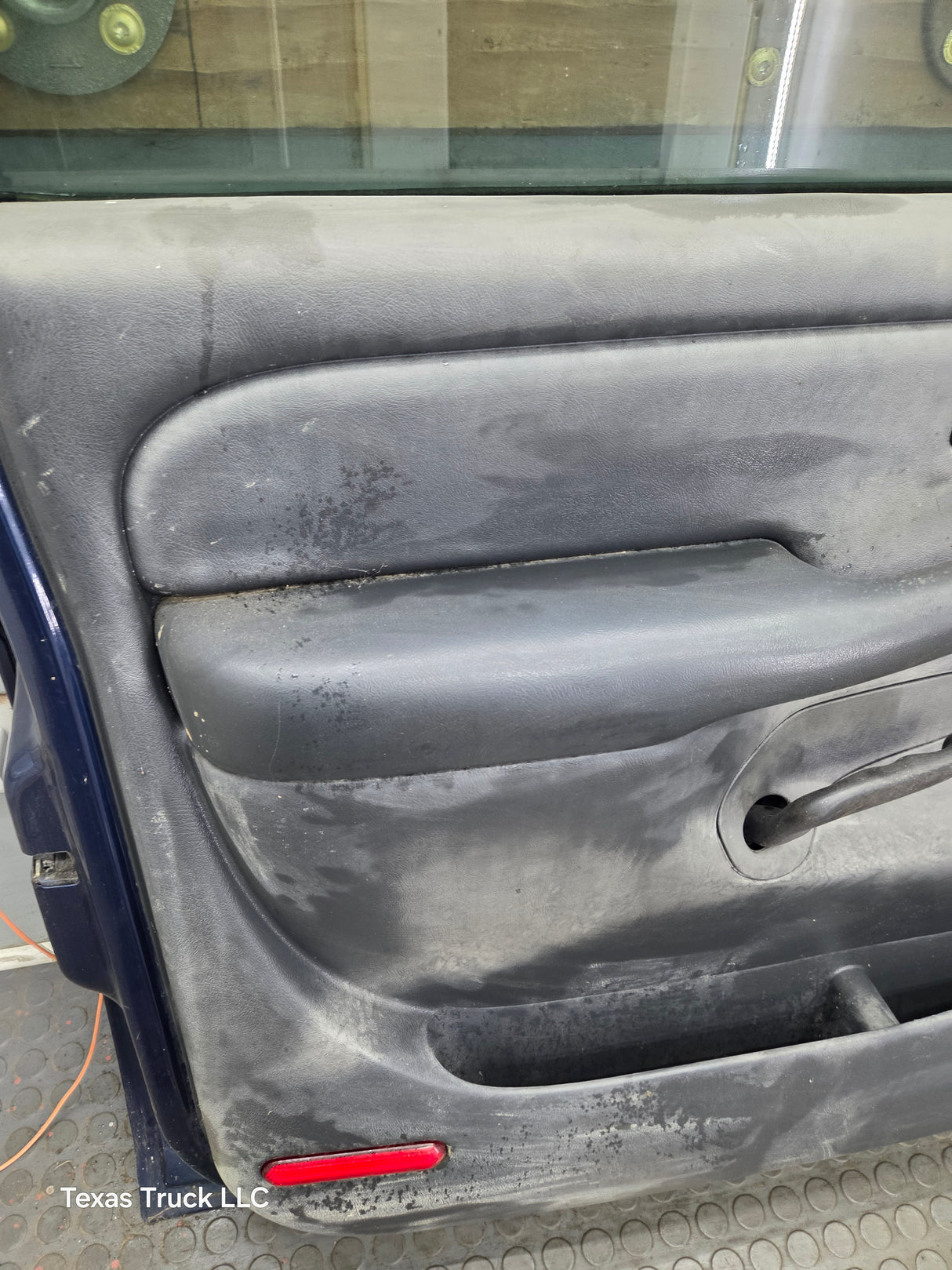 1999-2006 Chevrolet Silverado / GMC Sierra 1500 2500 3500 HD Front Driver Side Door LH