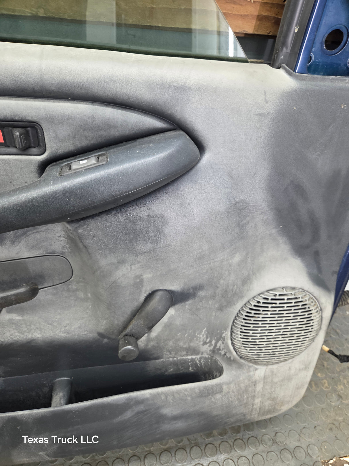 1999-2006 Chevrolet Silverado / GMC Sierra 1500 2500 3500 HD Front Driver Side Door LH